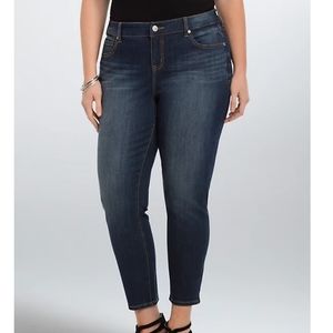 Torrid Girlfriend Cropped Jeans FITS LIKE size 12